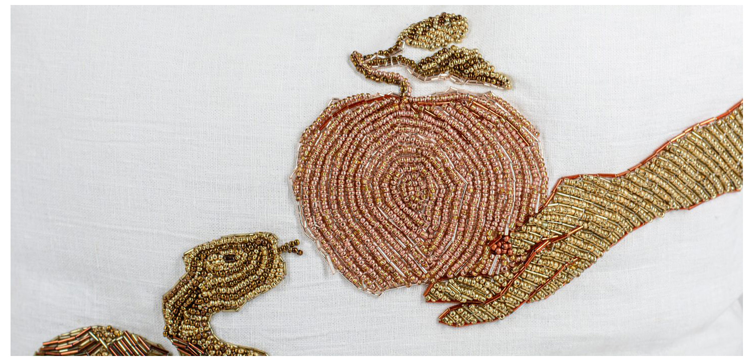 Подушка с вышивкой из бисера Snake with Apple - фото