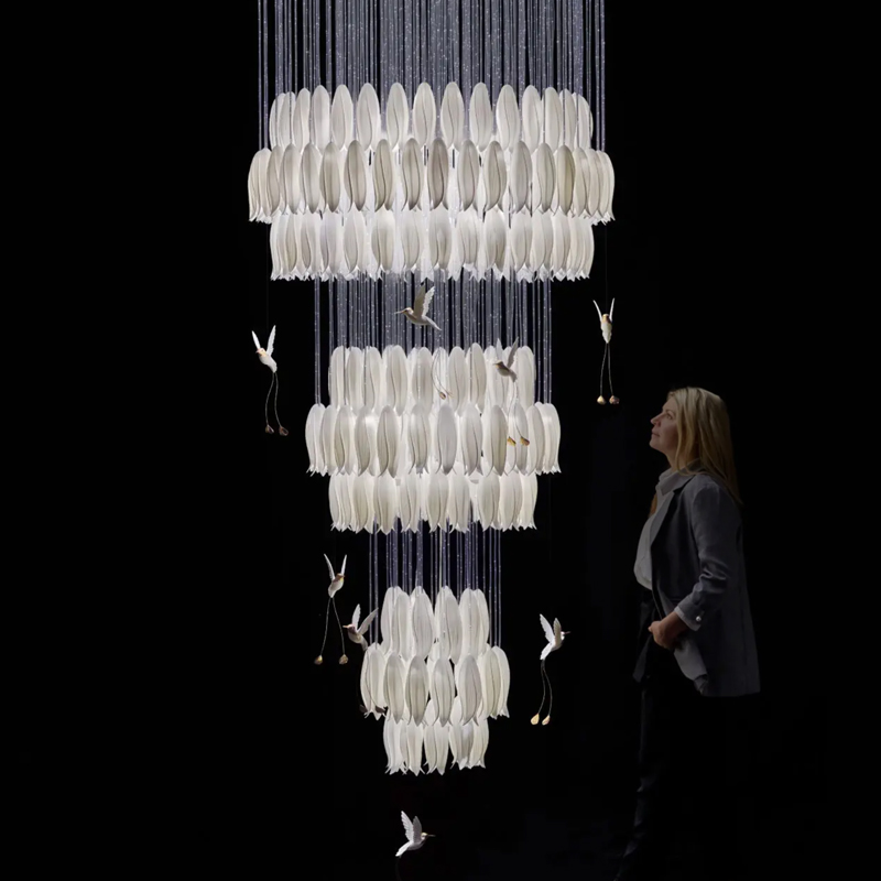 Большая Люстра для Лестницы Sagarti Contemporary chandelier ALBA GRAND Flowers & Birds Белый Золотой в Барнауле | Loft Concept 