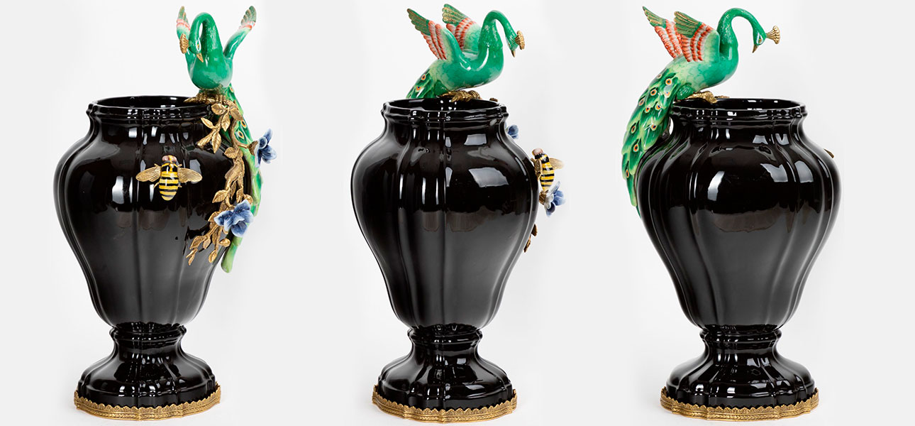 Ваза фарфоровая черная с фигуркой павлина Peacock - фото
