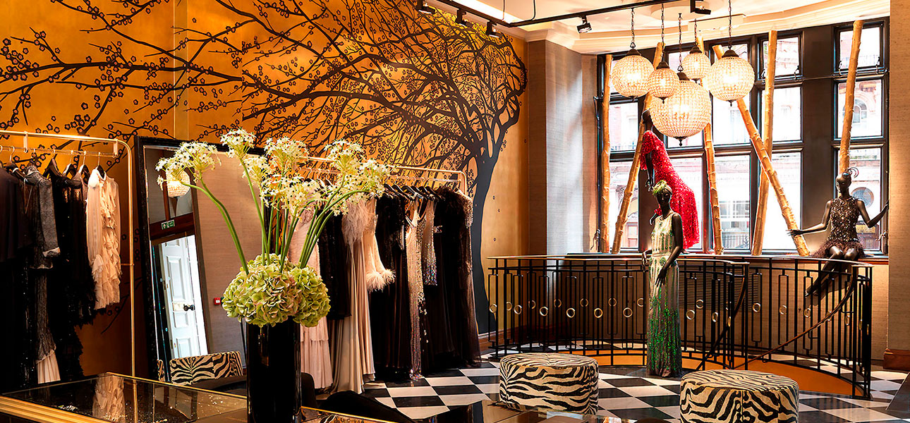 Обои ручная роспись Windswept Blossom Noir on Warm Gold gilded Xuan paper with pearlescent antiquing - фото