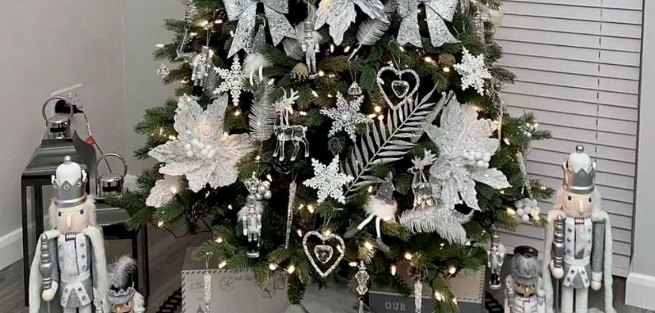 Дизайнерская Елка с Серебряным Декором Christmas Tree Silver Flowers Дизайнерская Елка с Серебряным Декором Christmas Tree Silver Flowers - Loft-Concept в Барнауле