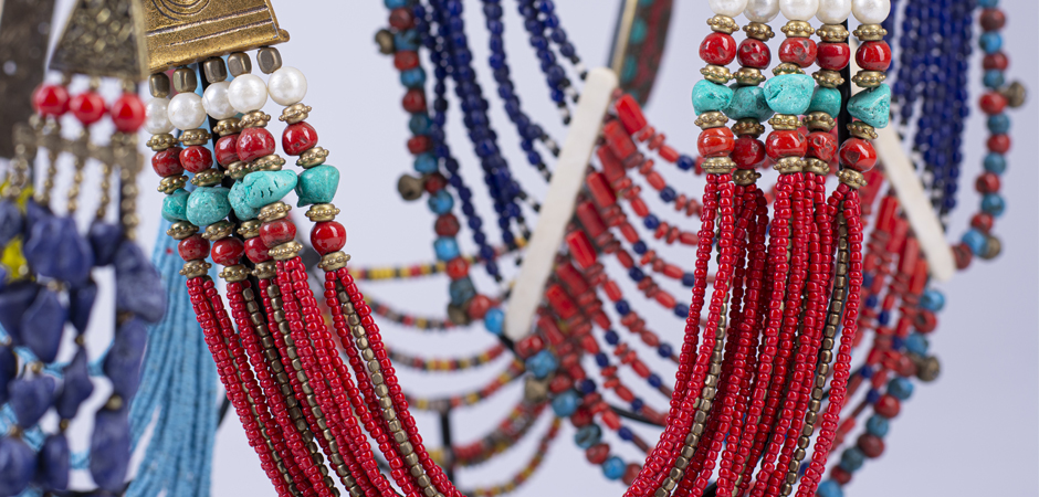 Ожерелье на подставке NECKLACE RED AND BRASS Ожерелье на подставке NECKLACE RED AND BRASS - Loft-Concept в Барнауле
