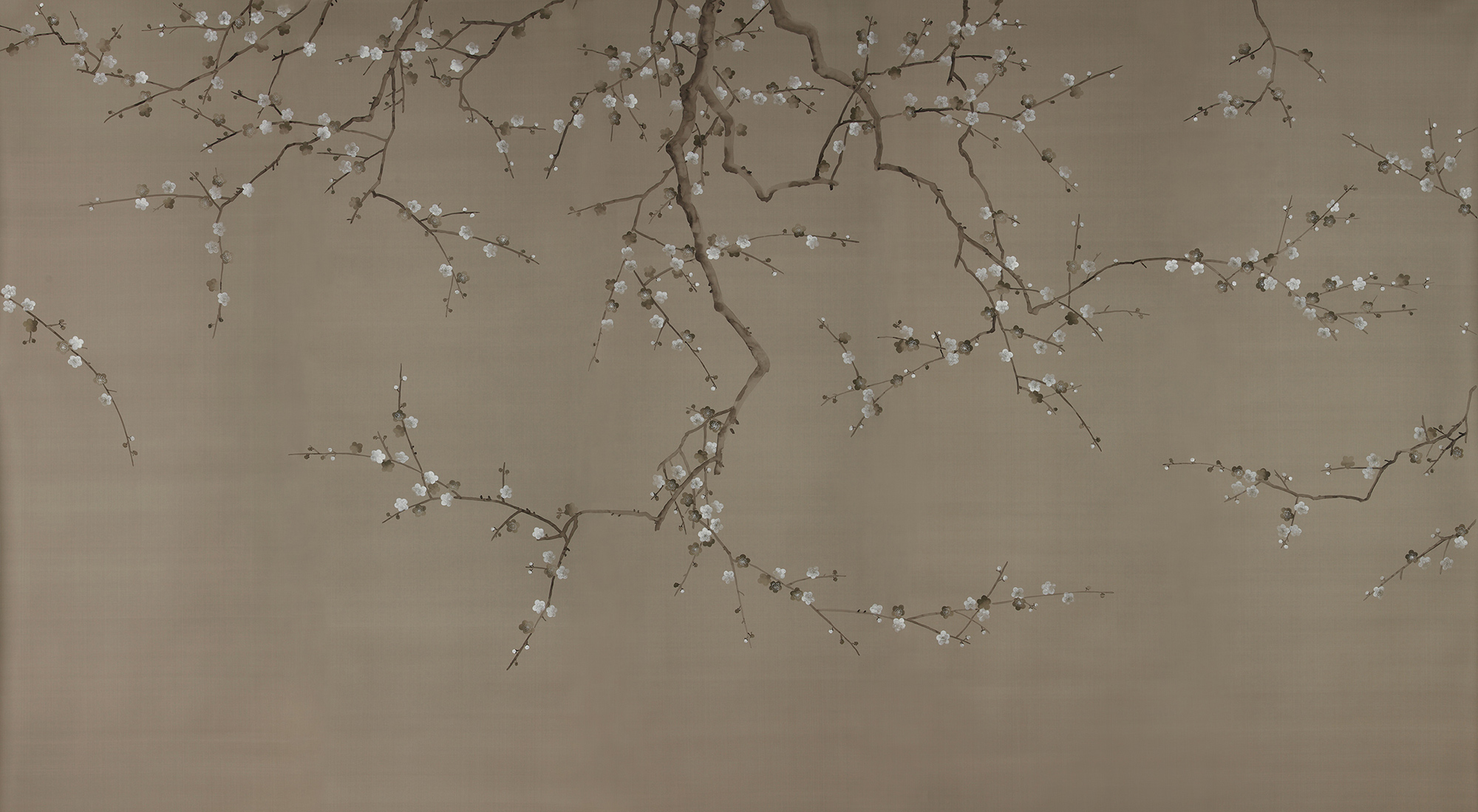 Обои ручная роспись Plum Blossom Colourway SC-232 on Lead Grey dyed silk Обои ручная роспись Plum Blossom Colourway SC-232 on Lead Grey dyed silk - постер Loft-Concept в Барнауле