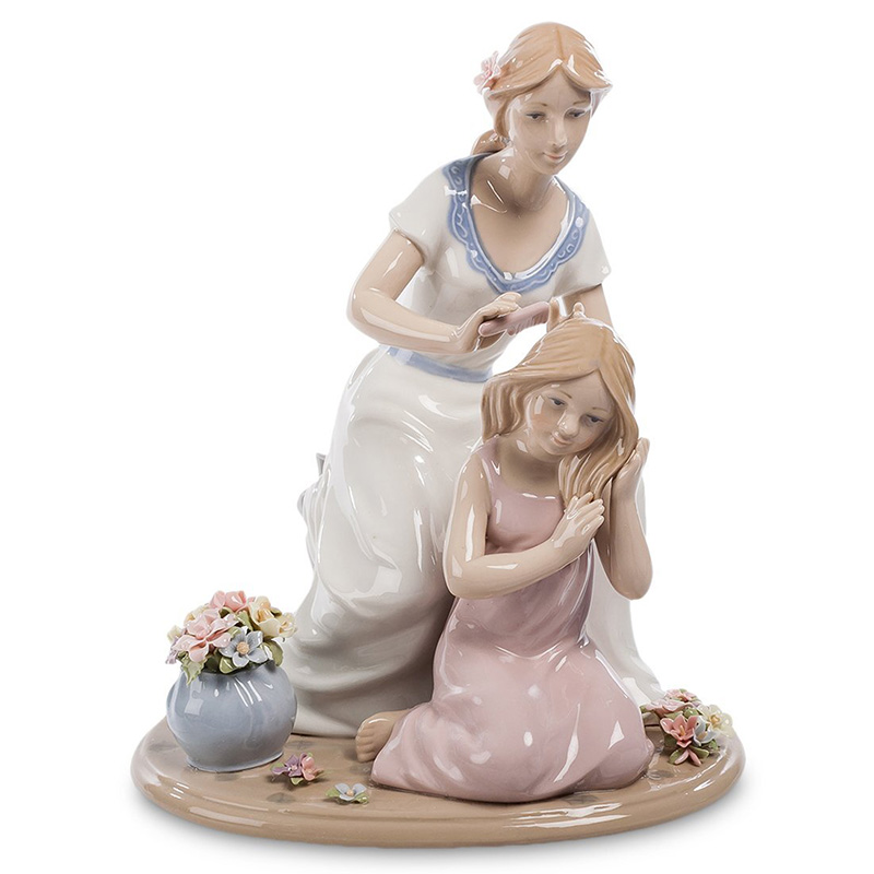 Статуэтка фарфоровая Мама с дочерью Charming Statuette Белый Розовый Серо-голубой Бежевый Статуэтка фарфоровая Мама с дочерью Charming Statuette Белый Розовый Серо-голубой Бежевый в Барнауле | Loft Concept