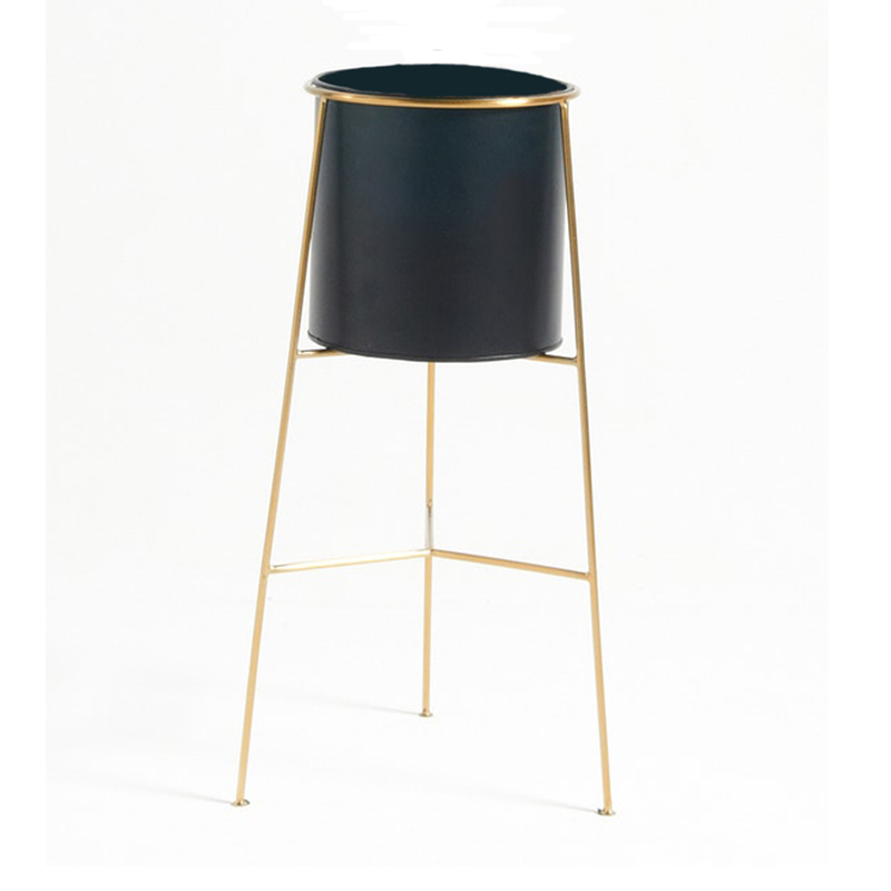 Ваза Vase On A Metal Stand Латунь Черный Ваза Vase On A Metal Stand Латунь Черный в Барнауле | Loft Concept