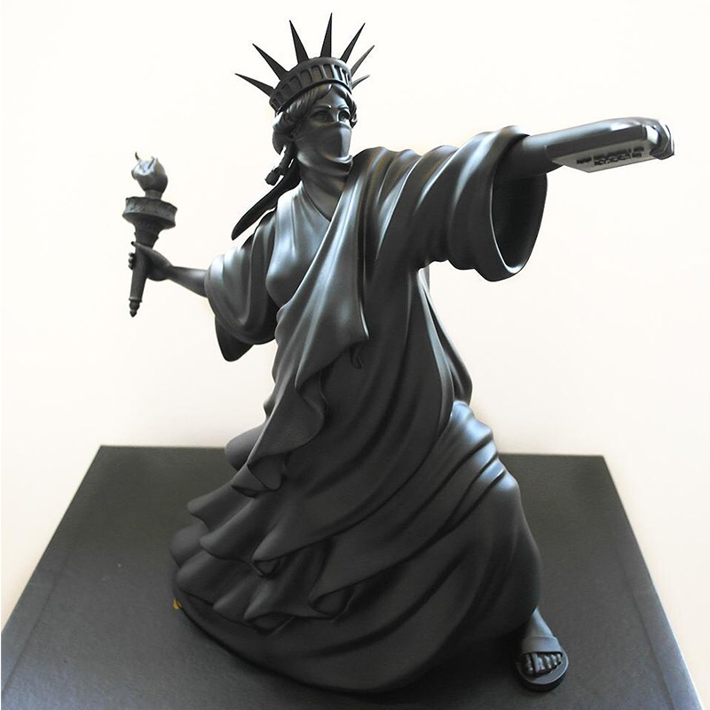 Статуэтка Freedom Riot Black Черный Статуэтка Freedom Riot Black Черный в Барнауле | Loft Concept