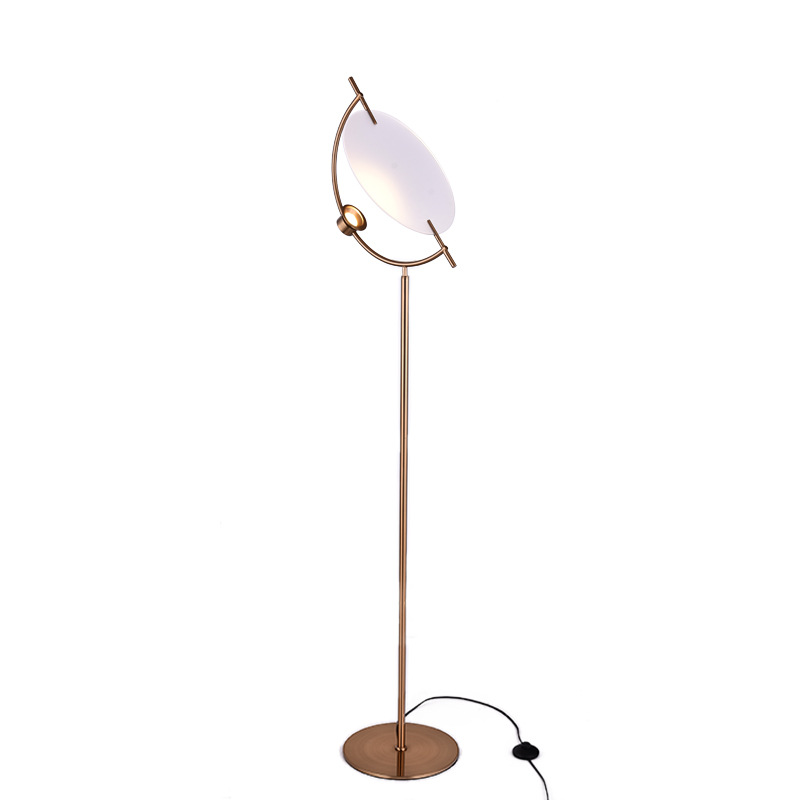 Торшер Gaspar Floor lamp Белый Золотой Торшер Gaspar Floor lamp Белый Золотой в Барнауле | Loft Concept
