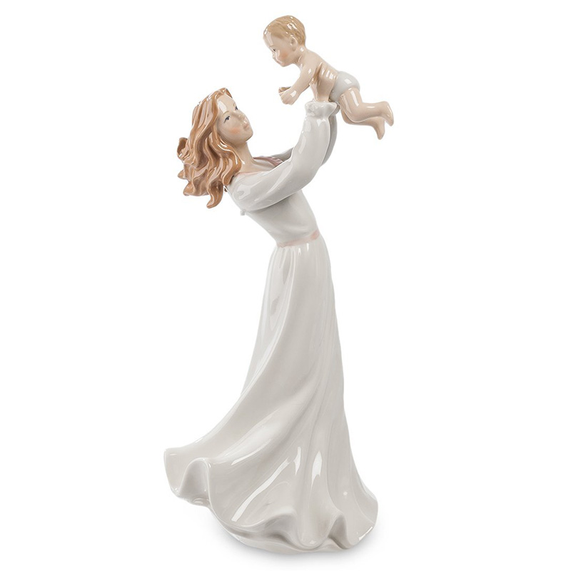 Статуэтка фарфоровая Девушка с ребенком Charming Statuette Белый Бежевый Статуэтка фарфоровая Девушка с ребенком Charming Statuette Белый Бежевый в Барнауле | Loft Concept