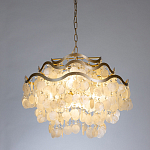 Люстра подвесная с белыми перламутровыми подвесками и изогнутыми золотистыми элементами Диаметр 60 см SHELL Chandelier варинант исполнения - 2 | Loft Concept в Барнауле