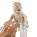 Статуэтка фарфоровая Девушка с ребенком Charming Statuette варинант исполнения - 1 | Loft Concept в Барнауле