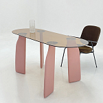 Обеденный стол со стеклянной столешницей и розовыми ножками с тканевой обивкой Wrigley варинант исполнения - 5 | Loft Concept в Барнауле