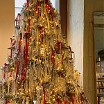 Комплект Новогодней Елки вместе с серебряной мишурой и красными лентами варинант исполнения - 1 | Loft Concept в Барнауле