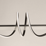 Люстра линейная черного цвета с волнообразным металлическим элементом Luke Lampco Tracer Lamp варинант исполнения - 3 | Loft Concept в Барнауле