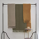 Плед из шерсти зеленого цвета с бахромой Waffle Comfort варинант исполнения - 4 | Loft Concept в Барнауле