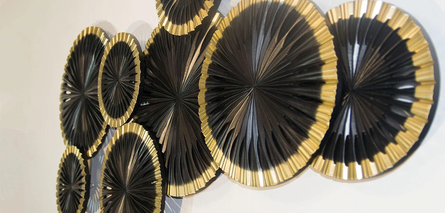 Арт-объект Apollo Black and Gold Wall Plaque Disc gap 8 Арт-объект Apollo Black and Gold Wall Plaque Disc gap 8 - Loft-Concept в Барнауле