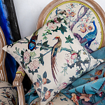 Подушка декоративная с изображением птицы в саду Beige Chinoiserie Birds in the Rose Garden Cushion варинант исполнения - 3 | Loft Concept в Барнауле