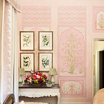 Обои ручная роспись Jharokha Arches Original colourway on pink painted Xuan paper варинант исполнения - 1 | Loft Concept в Барнауле