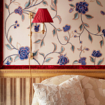 Обои с вышивкой ручной работы Flora Catherine colourway on Liso Pearl wool sateen варинант исполнения - 3 | Loft Concept в Барнауле