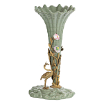 Ваза зеленая фарфоровая с волнистым краем с бронзовой фигуркой журавля Eden Garden  варинант исполнения - 1 | Loft Concept в Барнауле