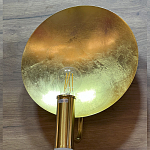 Бра с золотым круглым отражателем и открытой лампой Sun Glow Disc варинант исполнения - 4 | Loft Concept в Барнауле