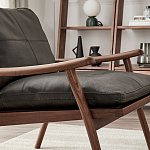 Кресло c каркасом из массива дерева и мягкой кожаной обивкой Walnut Armchair варинант исполнения - 6 | Loft Concept в Барнауле