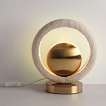 Настольная лампа с бежевым текстурным кольцом и латунным шаром в центре Tactile   варинант исполнения - 3 | Loft Concept в Барнауле