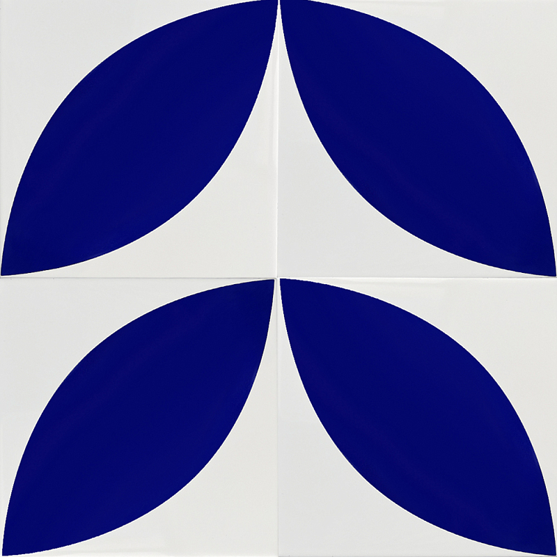 Дизайнерская плитка с узором Лепесток Синий Черный Фиолетовый в Барнауле | Loft Concept 