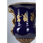 Ваза темно-синего цвета из фарфора с бронзовыми ручками в виде фигур Eden Garden porcelain and bronze варинант исполнения - 3 | Loft Concept в Барнауле