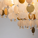 Люстра подвесная с белыми и золотыми круглыми подвесками Диаметр 70 см SHELL Chandelier варинант исполнения - 3 | Loft Concept в Барнауле