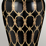 Настольная лампа с керамическим основанием с золотистым решетчатым узором и белым плиссированным абажуром Elstead Lighting варинант исполнения - 10 | Loft Concept в Барнауле