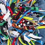 Подушка круглая из джинсовой одежды Heart Round варинант исполнения - 2 | Loft Concept в Барнауле