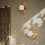 Бра в виде диска с плафоном из матового белого стекла Marble Glow варинант исполнения - 4 | Loft Concept в Барнауле