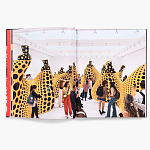 Книга по искусству Yayoi Kusama: I Spend Each Day Embracing Flowers варинант исполнения - 4 | Loft Concept в Барнауле