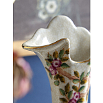 Ваза белого цвета из фарфора с цветочным рисунком и бронзовыми ручками с фигурками птиц Eden Garden porcelain and bronze варинант исполнения - 5 | Loft Concept в Барнауле