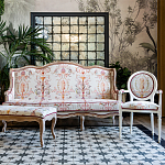 Трехместный диван из массива бука бежевый с растительным орнаментом Raffael Renaissance Beige Sofa варинант исполнения - 9 | Loft Concept в Барнауле