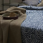 Постельное белье темно-синего цвета с рисунком Blossom Essence Sophie варинант исполнения - 7 | Loft Concept в Барнауле