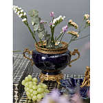 Ваза темно-синяя фарфоровая на бронзовой подставке с ажурным ободком и изогнутыми ручками Eden Garden варинант исполнения - 4 | Loft Concept в Барнауле