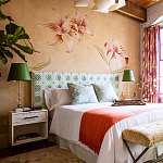 Обои ручная роспись Lilium Special Colourway on yellow painted silk варинант исполнения - 1 | Loft Concept в Барнауле