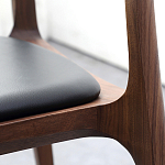 Стул деревянный с мягким сиденьем из черной натуральной кожи Moon Walnut Furniture варинант исполнения - 7 | Loft Concept в Барнауле