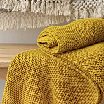 Плед из хлопка жемчужной вязки горчичного цвета Waffle Comfort варинант исполнения - 7 | Loft Concept в Барнауле