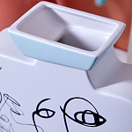 Ваза плоская белая с абстрактными черными линиями в форме лиц Faces of Imagination варинант исполнения - 6 | Loft Concept в Барнауле