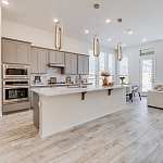 Подвесной светильник золотого цвета с двумя вытянутыми овальными рамками в форме скрепки Eurofase варинант исполнения - 7 | Loft Concept в Барнауле