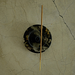 Круглая подставка под благовония из эпоксидной смолы с цветами черная Epoxy Resin Flowers Incense Stand Black варинант исполнения - 3 | Loft Concept в Барнауле