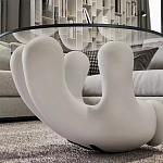 Дизайнерский журнальный стол с круглой прозрачной столешницей на белом фигурном основании Luqak варинант исполнения - 4 | Loft Concept в Барнауле