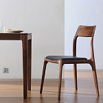 Стул деревянный с мягким сиденьем из черной натуральной кожи Moon Walnut Furniture варинант исполнения - 5 | Loft Concept в Барнауле