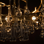 Потолочная люстра в виде ветвей деревьев золотого цвета с прозрачными подвесками-каплями Droplet Chandelier варинант исполнения - 6 | Loft Concept в Барнауле