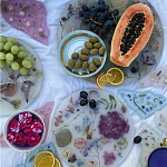 Круглый поднос из эпоксидной смолы с цветами белый Epoxy Resin Flowers Tray White варинант исполнения - 3 | Loft Concept в Барнауле