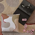 Подушка декоративная хлопковая бежевого цвета с абстрактным принтом Elysian Flow Sand варинант исполнения - 5 | Loft Concept в Барнауле