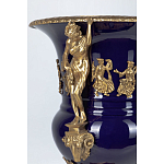 Ваза темно-синего цвета из фарфора с бронзовыми ручками в виде фигур Eden Garden porcelain and bronze варинант исполнения - 6 | Loft Concept в Барнауле