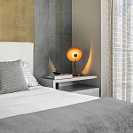 Настольная лампа с круглым деревянным отражателем и черным цилиндрическим плафоном Accord Lighting варинант исполнения - 7 | Loft Concept в Барнауле